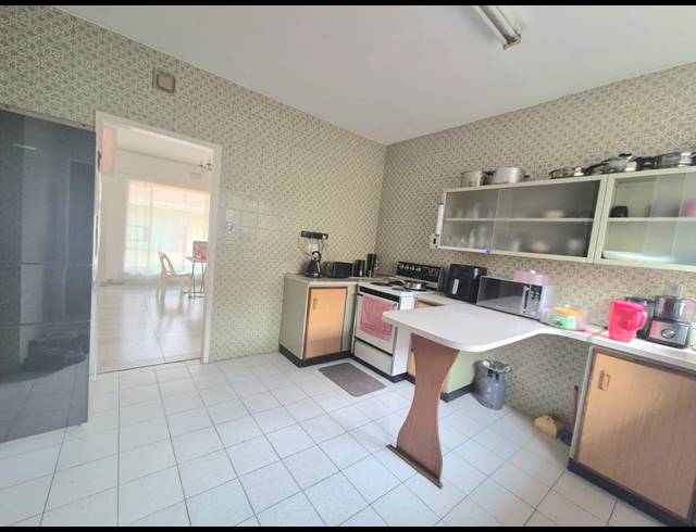 3 BEDROOM TOWNHOUSE TO LET IN THREE RIVERS